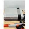 Image 6 : Original Nintendo Entertainment System NES Bundle NES-001