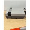 Image 9 : Original Nintendo Entertainment System NES Bundle NES-001