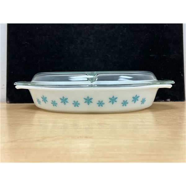 Pyrex Snowflake 1.5 Qt. Divided Casserole with lid - see all photos