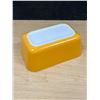Image 3 : Pyrex Friendship 1.5 Pt. Mixing Bowl & Butter Dish (no lid)
