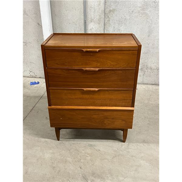 Mid Century Haddon Hall 4 Drawer Dresser Approx: 33 x 17 & 42"T see all photos