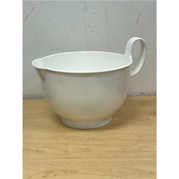 Dansk Gourmet Designs Melamine 4.5 Quart Handled Mixing Bowl