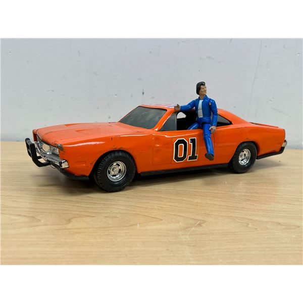 Large 13" Ertl Tin Metal Dukes of Hazzard General Lee & Luke Duke Figure