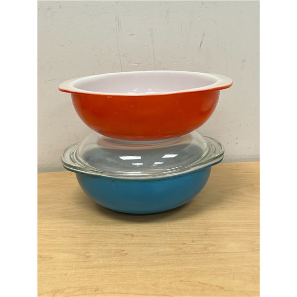 2 Pyrex Round 2 Quart Casseroles (one lid) see all photos