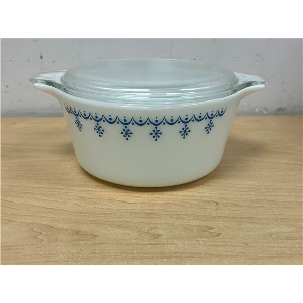 Vintage Pyrex Snowflake Blue Snowflake 1.5 Qt. casserole with lid - nice overall