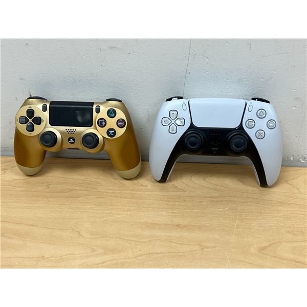 2 Sony PlayStation Controllers PS4 PS5 - not tested - see all photos