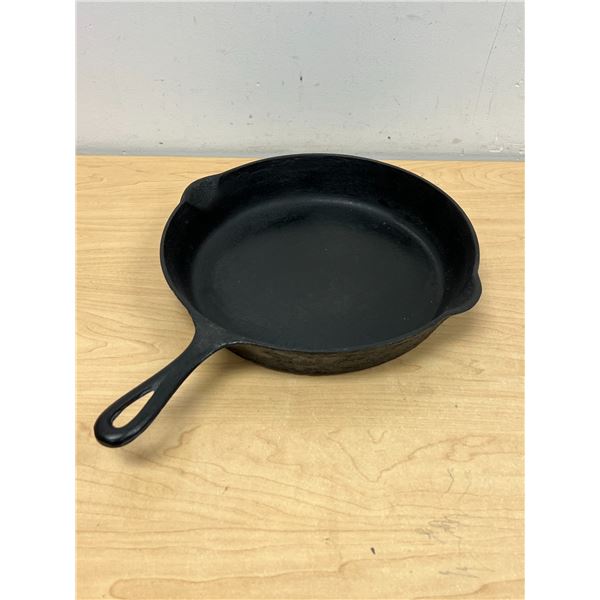 Smart Brockville ONT Cast Iron Skillet 11" well used - see all photos