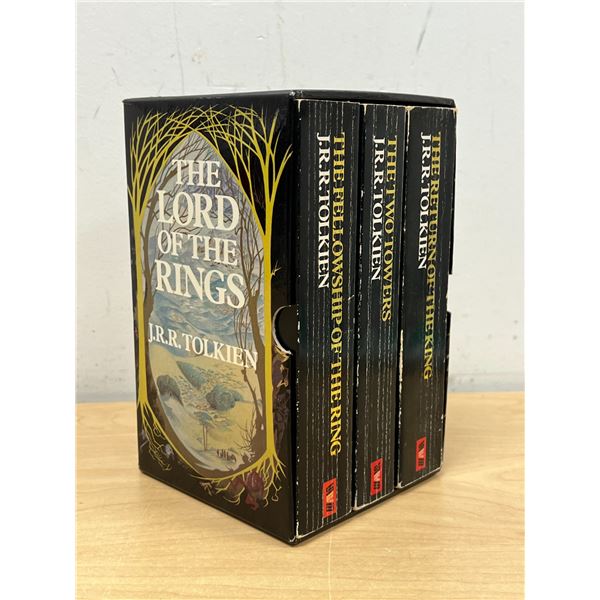 UK Printing The Lord of the Rings J.R.R. Tolkien 3 Book Set