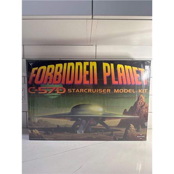 Forbidden Planet C-57D Starcruiser Modle kit Sealed