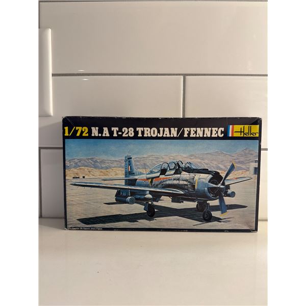 Heller 1:72 scale N.A T-28 Trojan/Fennec