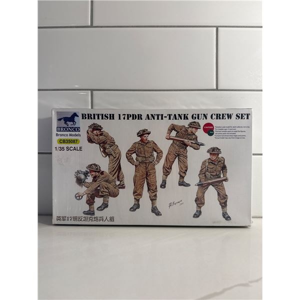 Bronco 1:35 scale British 17PDR Aunti Tank Gun Crew Set Sealed
