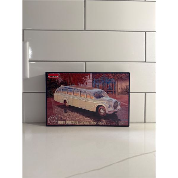 Roden 1:72 scale Opel Blitzbus Sealed