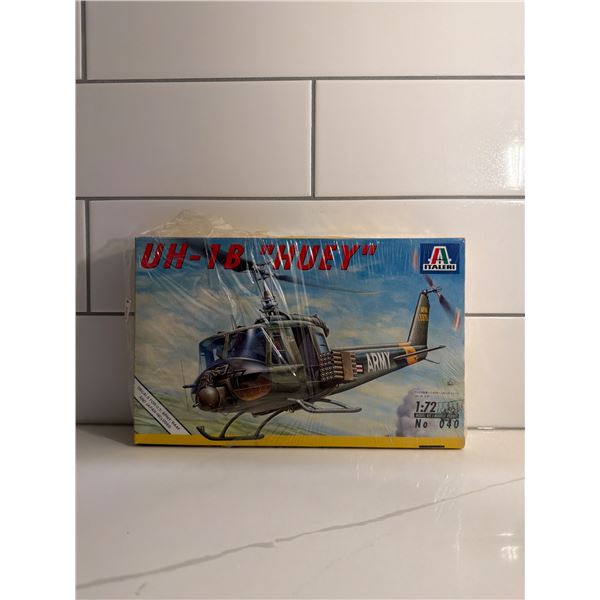 Italeri 1:72 Scale UH-1B