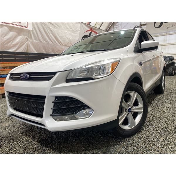 PARKSVILLE - 2015 FORD ESCAPE SE, WHITE, 134711 KMS, FOUR WHEEL DRIVE. - DC70403
