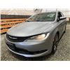 Image 3 : PARKSVILLE - 2015 CHRYSLER 200, SILVER, 200245 KMS, FRONT WHEEL DRIVE. - D718266
