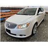 Image 3 : PARKSVILLE - 2010 BUICK LACROSSE WHITE 166024 KMS - B126925