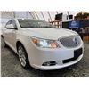 Image 8 : PARKSVILLE - 2010 BUICK LACROSSE WHITE 166024 KMS - B126925