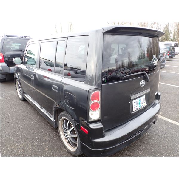 Vehicle photo 4