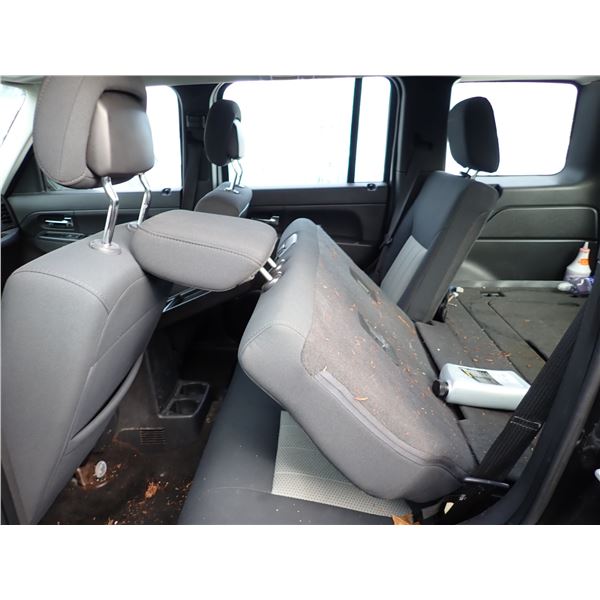 Vehicle photo 6