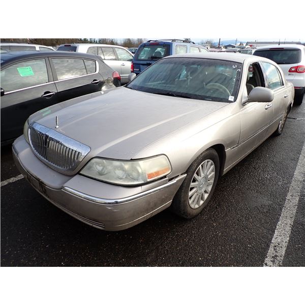 2003 Lincoln Town Car