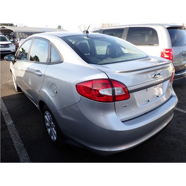 Vehicle photo 4