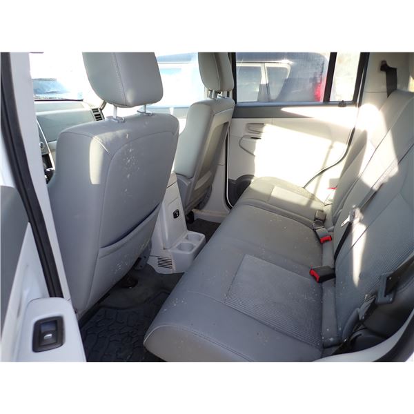 Vehicle photo 6