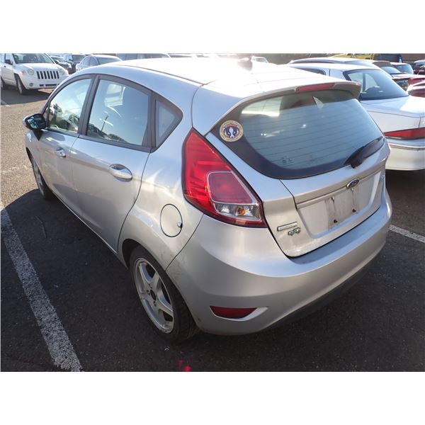 Vehicle photo 4