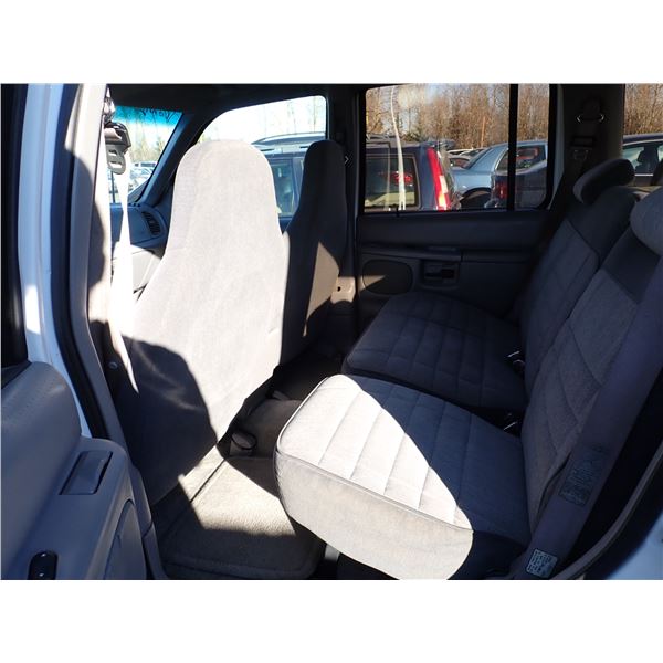 Vehicle photo 6