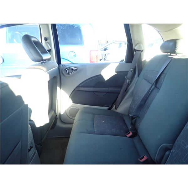 Vehicle photo 6