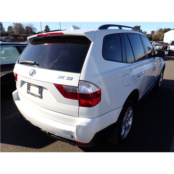 Vehicle photo 3