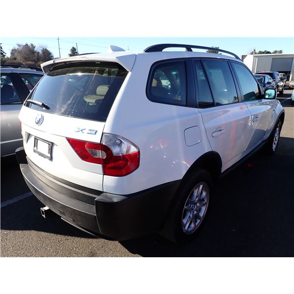 Vehicle photo 3