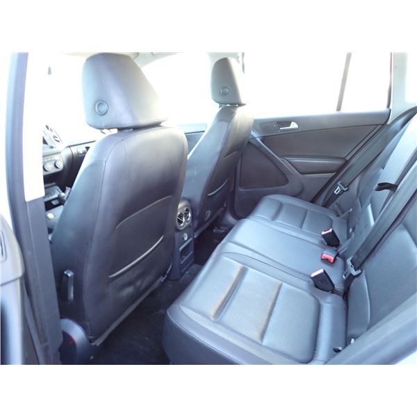 Vehicle photo 6