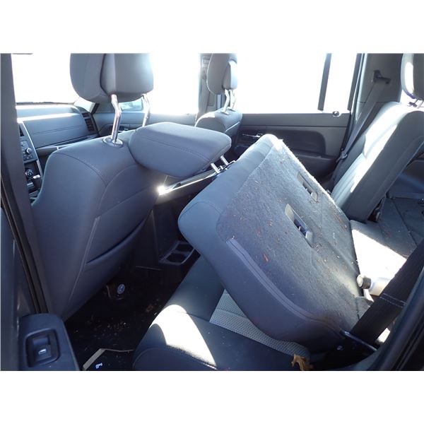 Vehicle photo 6