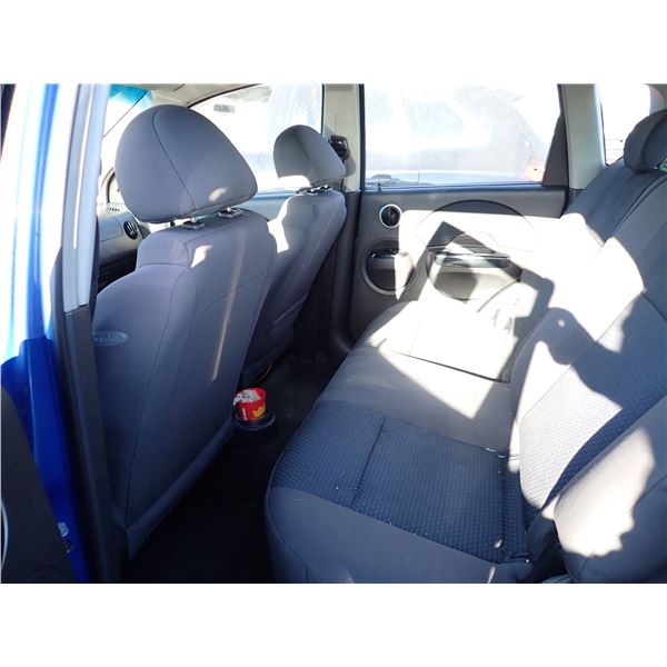 Vehicle photo 6