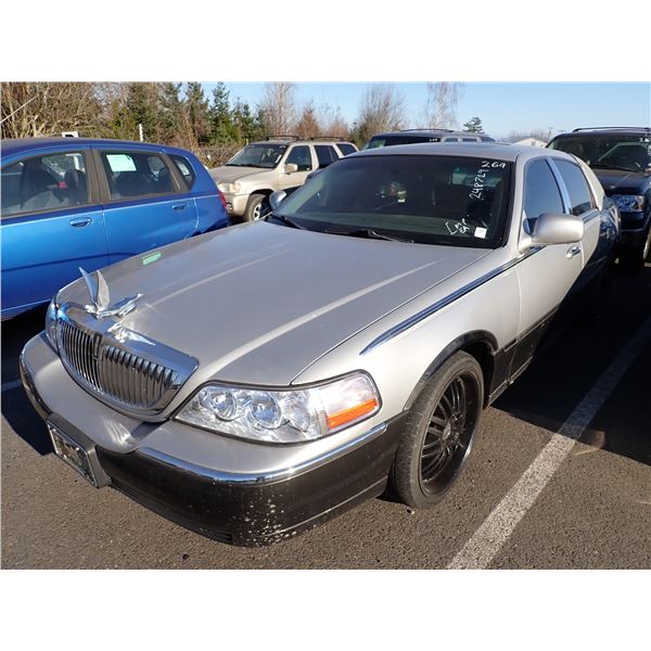 2005 Lincoln Town Car