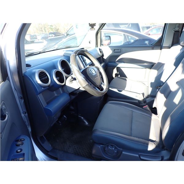 Vehicle photo 5