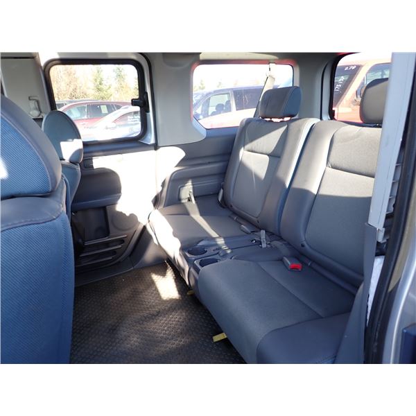 Vehicle photo 6