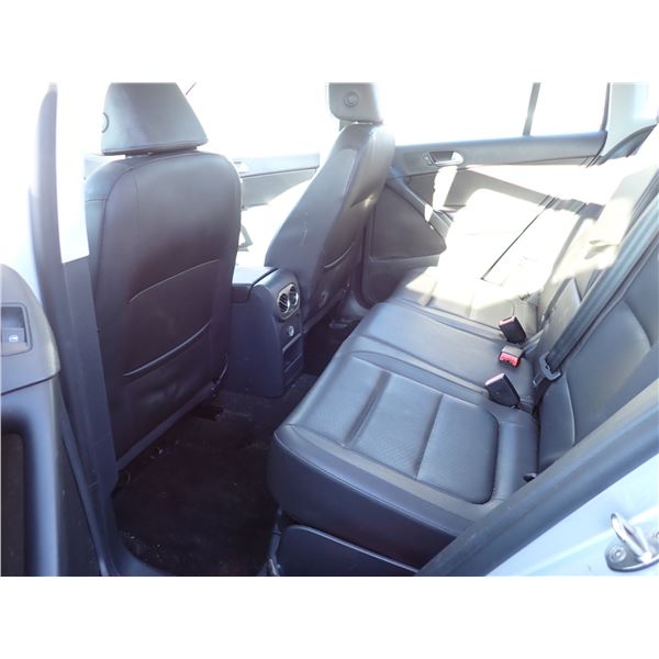 Vehicle photo 6