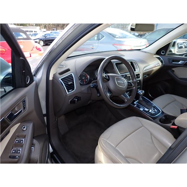 Vehicle photo 5