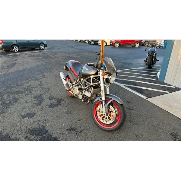 2002 Ducati Monster 750