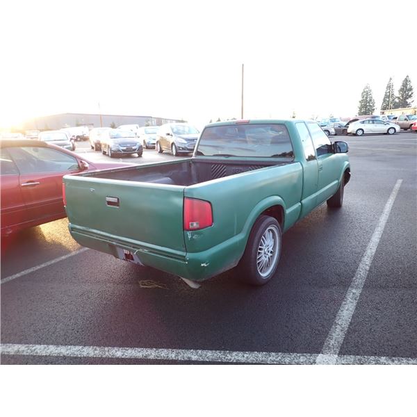 Vehicle photo 3