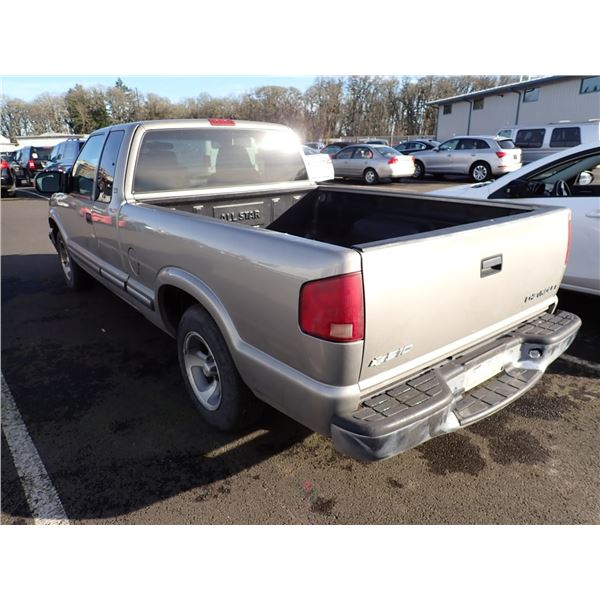 Vehicle photo 4