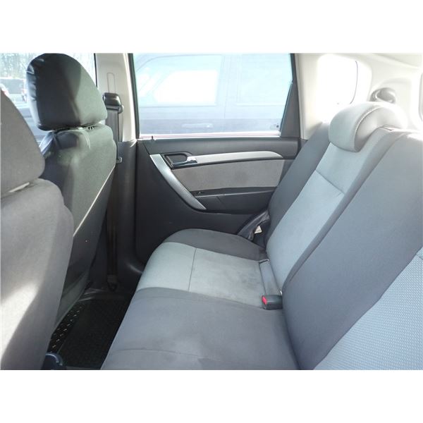 Vehicle photo 6