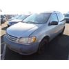 Image 1 : 2001 Toyota Sienna
