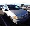 Image 2 : 2001 Toyota Sienna