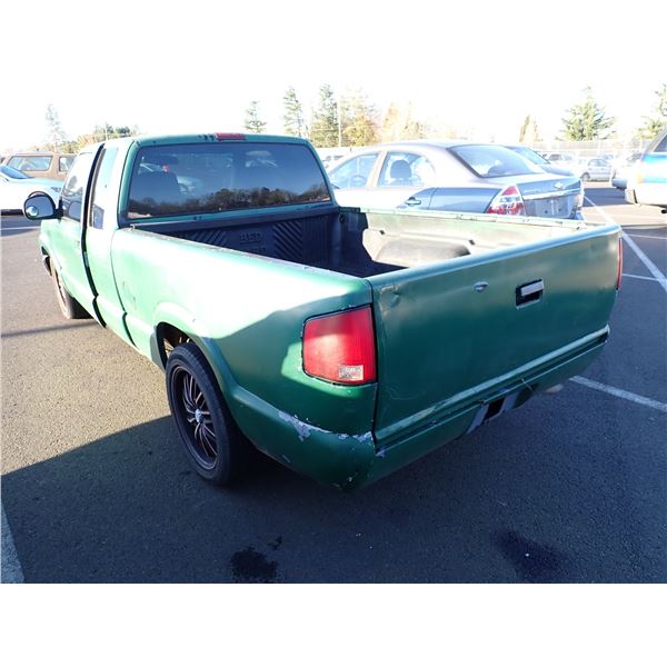 Vehicle photo 4