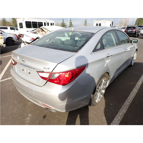 Vehicle photo 3