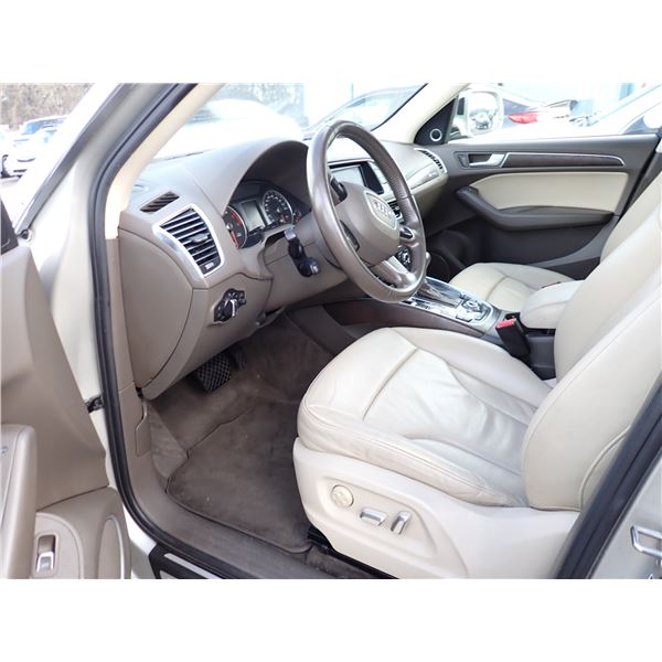 Vehicle photo 5