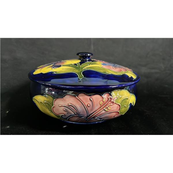 VINTAGE MOORCROFT HIBISCUS LIDDED BOWL 7.5" WIDE