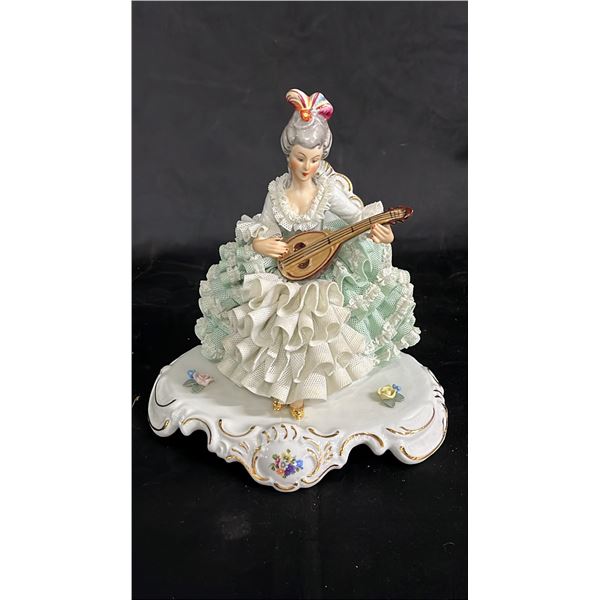 VINTAGE DRESDEN SANDIZELL PORCELAIN LACE FIGURINE OF A WOMAN PLAYING A LUTE  7.5" TALL